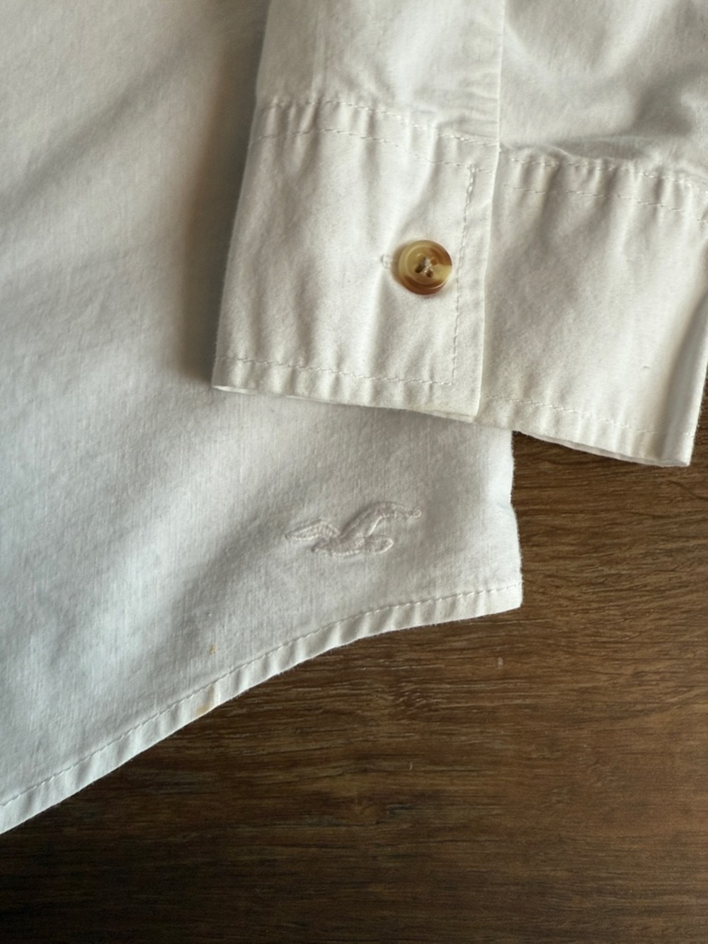 Hollister Women's White Long-Sleeve Button-Down Shirt - Picture 3 of 6